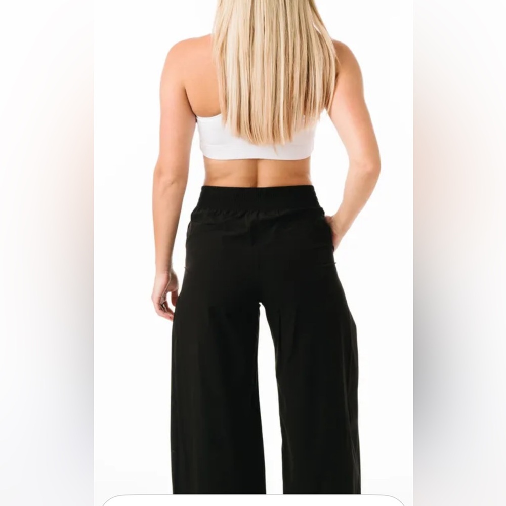 ZYIA work flow pants. Gaucho style. Nylon & spandex. Elastic waist. NWT. Size M - Picture 2 of 8